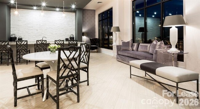 Building Photo - 16408 Holly Crest Ln