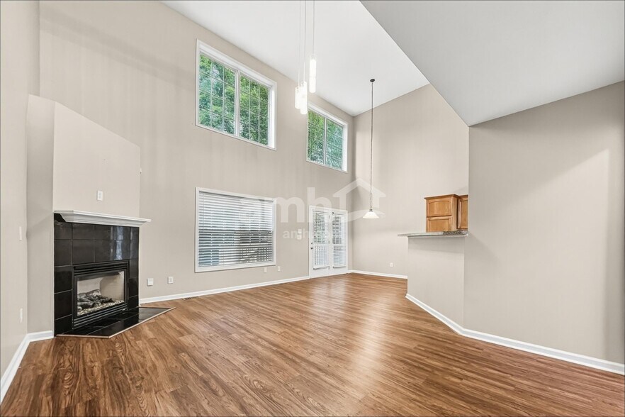 Building Photo - 4905 Sunday Silence Dr