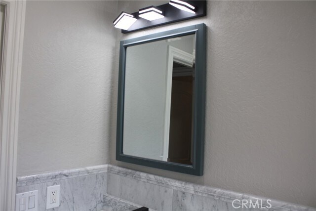 Building Photo - 16540 Wagon Wheel Dr