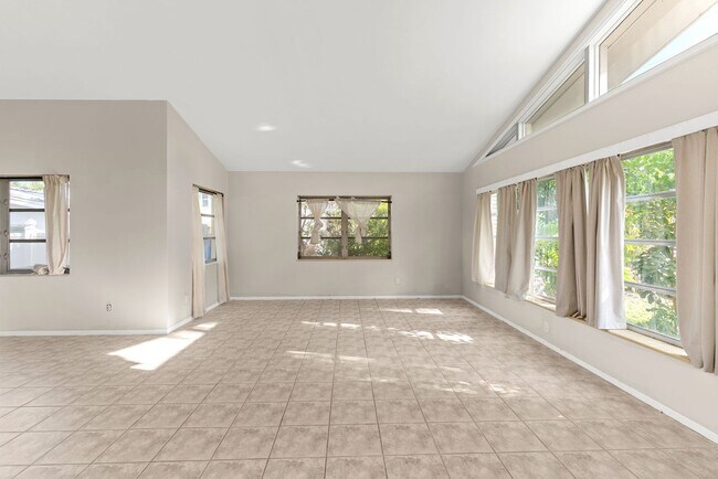 Building Photo - Waterfront 3 Bedroom in Yacht Club Estates