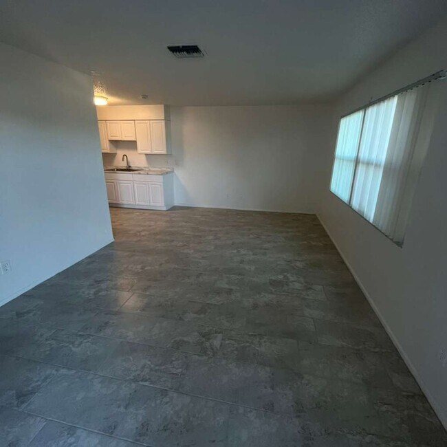 Building Photo - 3708 Estelle Ave