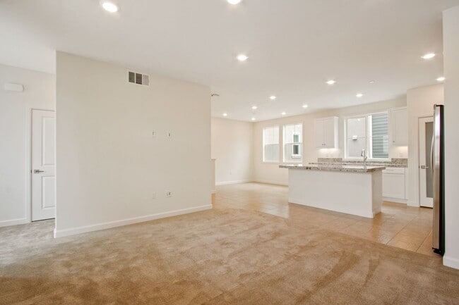 Building Photo - Charming Yorba Linda Townhome