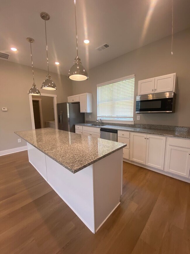 Building Photo - 255 Bailey St