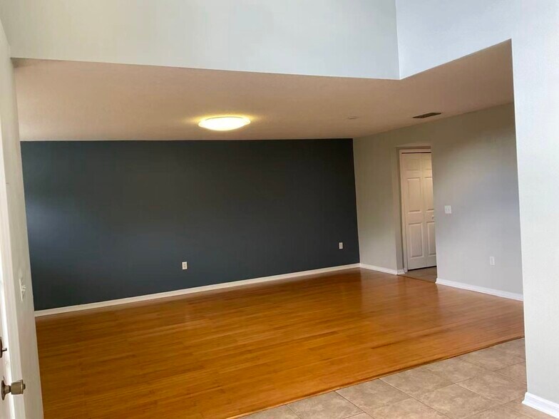 Building Photo - 1049 Tawny Eagle Dr