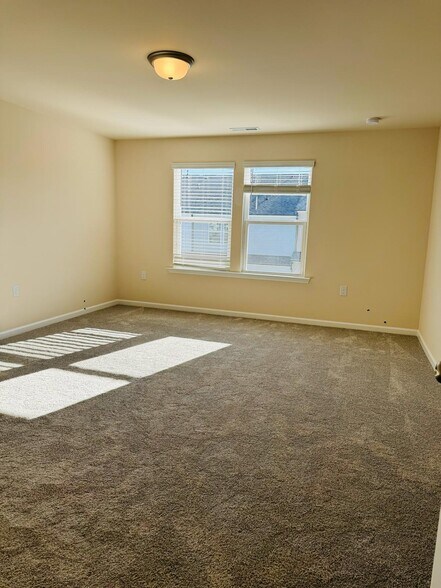 GuestRoom_2 - 307 Parker Station Ave