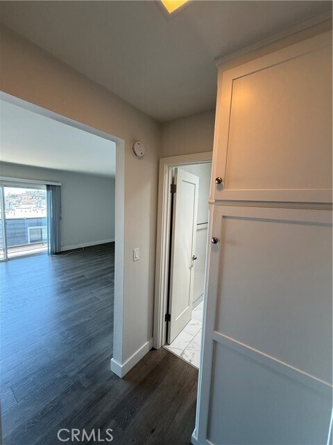 Building Photo - 762 W 30th St