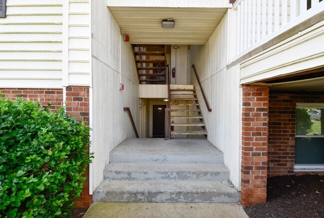 Building Photo - 102 Chesterfield Ln