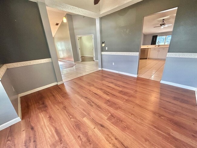 Building Photo - Waterfront Pool Home in Waterford Lakes