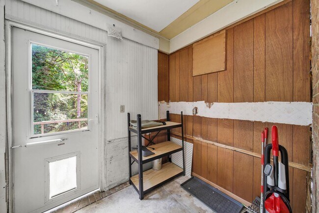 Building Photo - Lovely Three Bed One Bath Ranch Home in Wi...