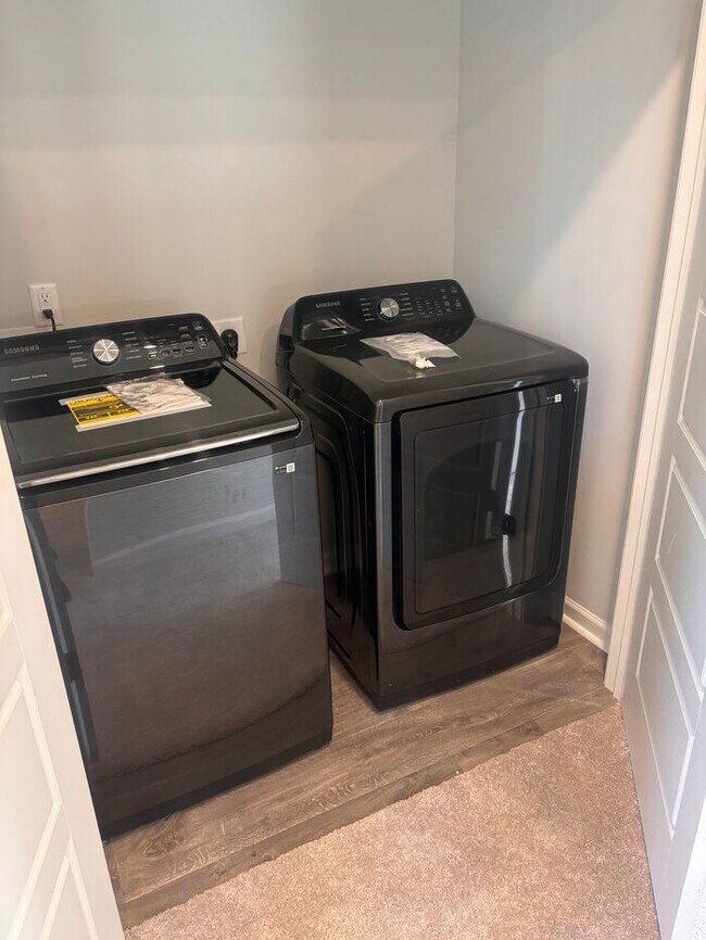 Building Photo - Beautiful 4BR 3 BA Home w/ Loft + Patio + View in Little River