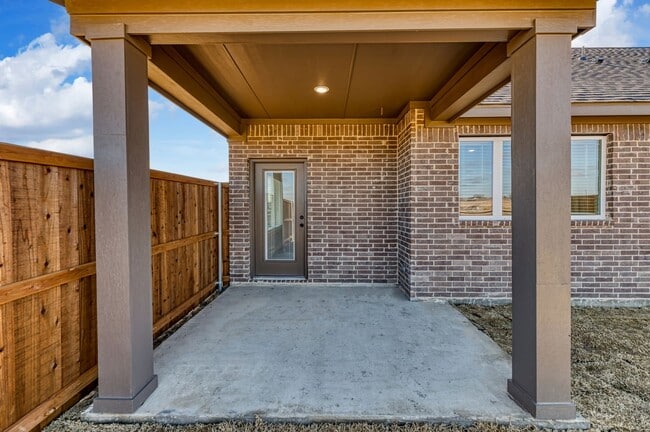 Building Photo - AVAILABLE NOW! CUL-DE-SAC TRIPLEX LOT LOCATED ON 1-ACRE IN MIDLOTHIAN, TX!