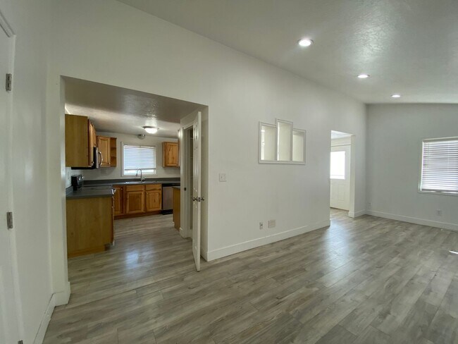 Building Photo - Take a Look at This 4 Bedroom 2 Bathroom Home in West Jordan UT!!