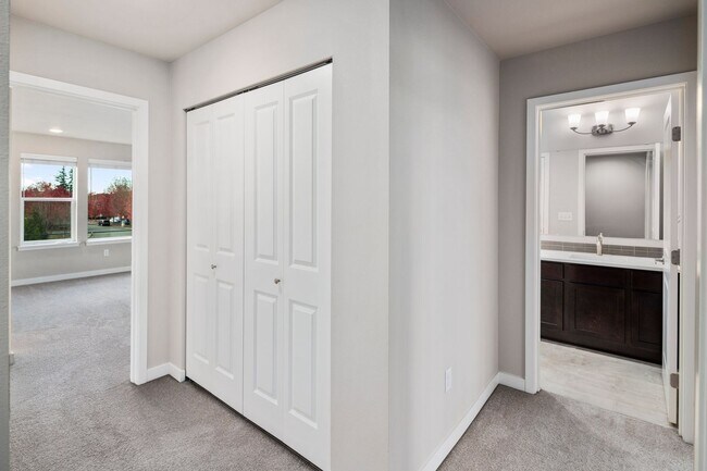 Building Photo - Rainier View Court Townhomes - Contemporar...