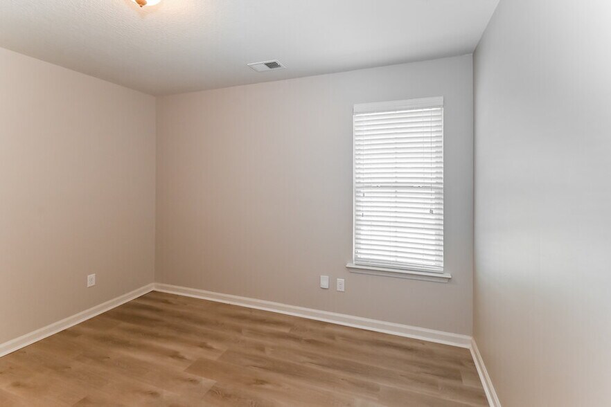 Building Photo - 2565 Woodcutter Dr
