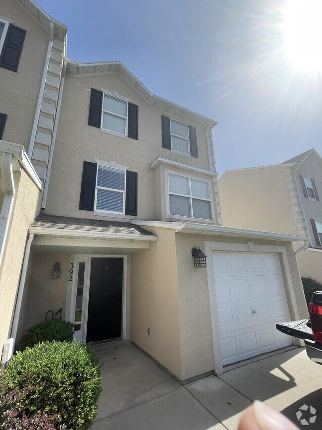 Building Photo - "Chic 3-Bed Townhouse with Scenic Views & ...