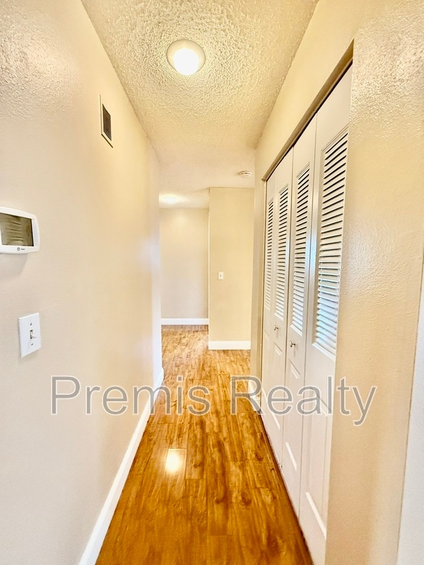 Building Photo - 2381 Timbercrest Cir W