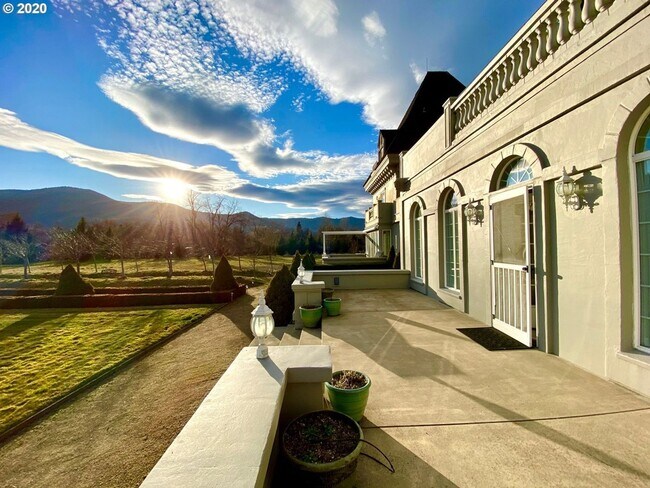 Building Photo - One of a kind furnished apartment on Creekside Estate | Short-Term Rental Available Now through A...