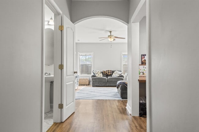 Building Photo - 401 Hope Ct