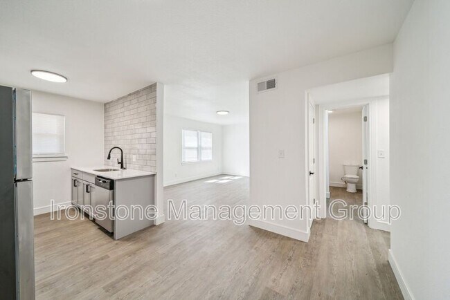 Building Photo - 3165 E 49th St