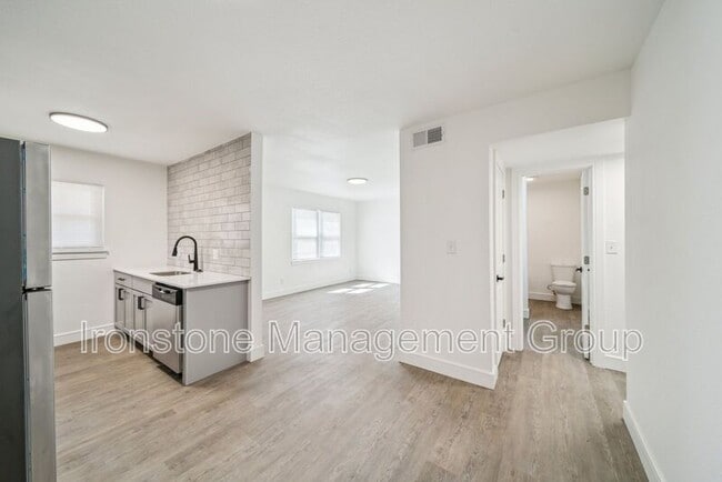 Building Photo - 3171 E 49th St