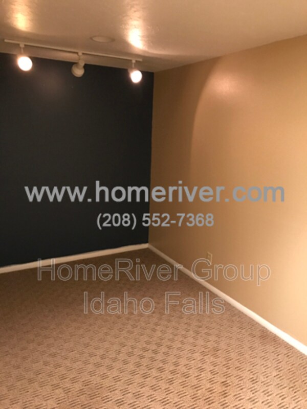 Building Photo - 930 Koster Ave