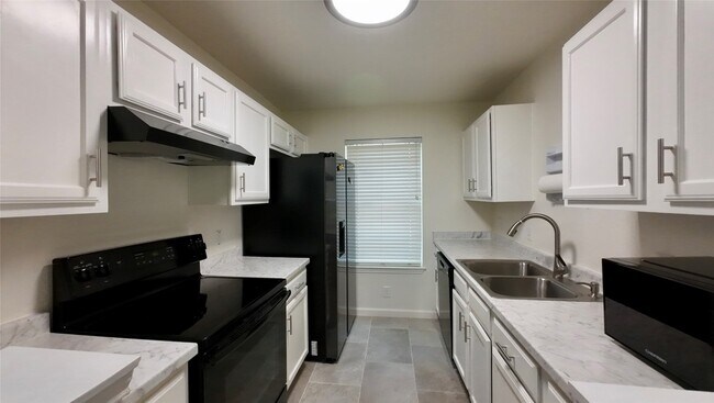 Building Photo - 1404 Woodfern Dr