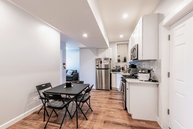 Building Photo - 7331 N Honore St