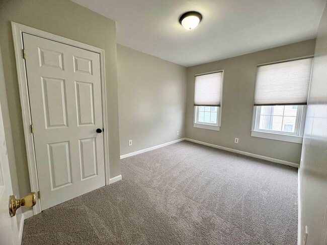 Building Photo - 3 Bedroom 2 Bathroom in York!