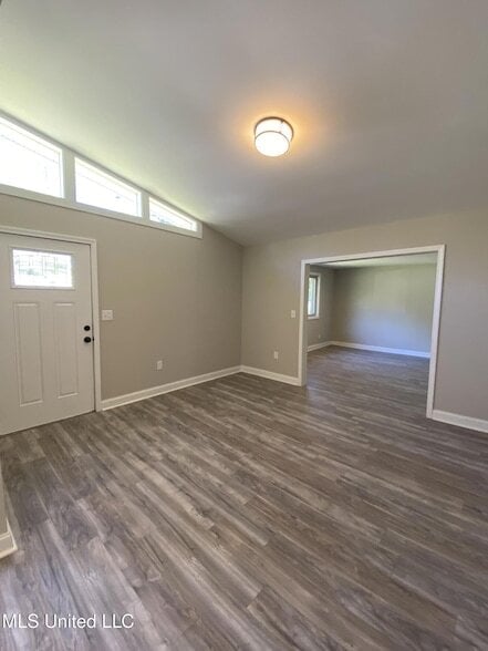 Building Photo - 523 Sardis St