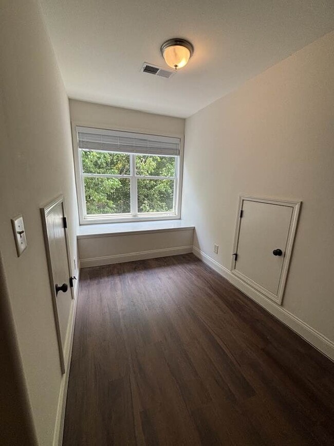 Building Photo - 4147 Lennox Wy