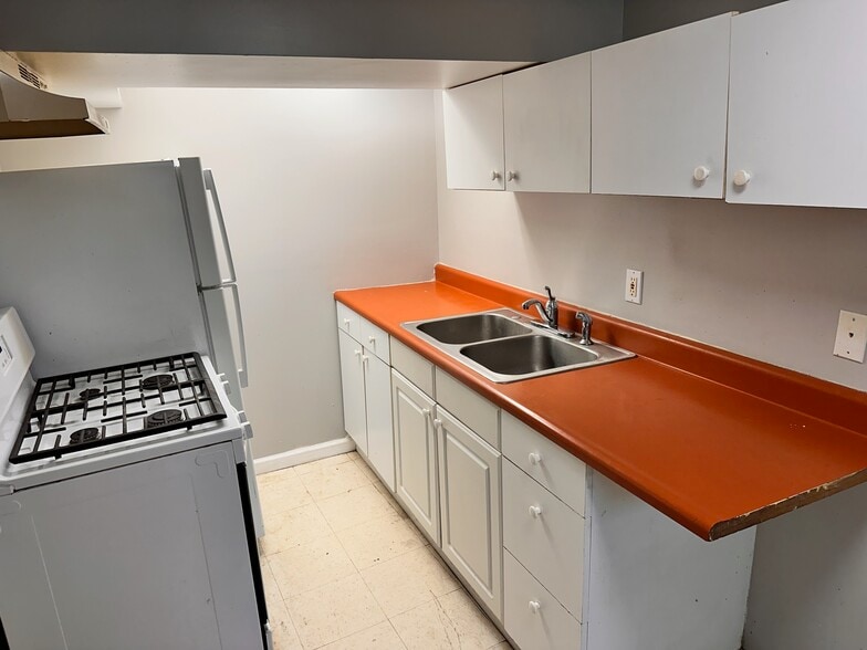 Building Photo - 101 River St