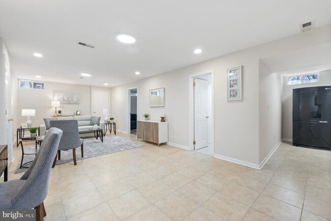 Building Photo - 17105 Amity Dr