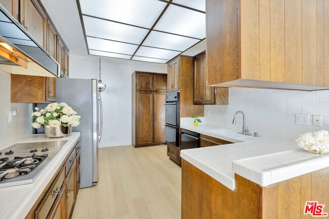 Building Photo - 1727 S Bentley Ave