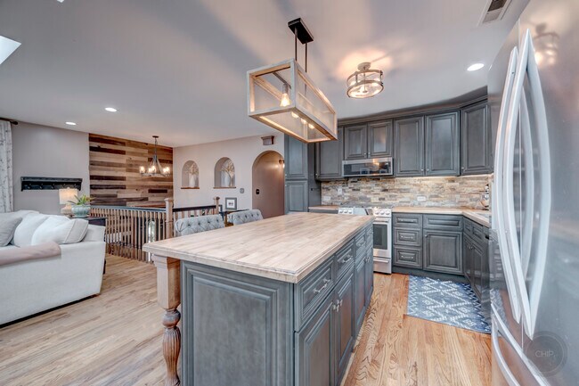 Building Photo - 7215 Larchwood Ln