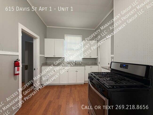 Building Photo - 615 Davis St