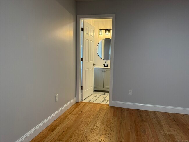 Building Photo - 755 Hart St