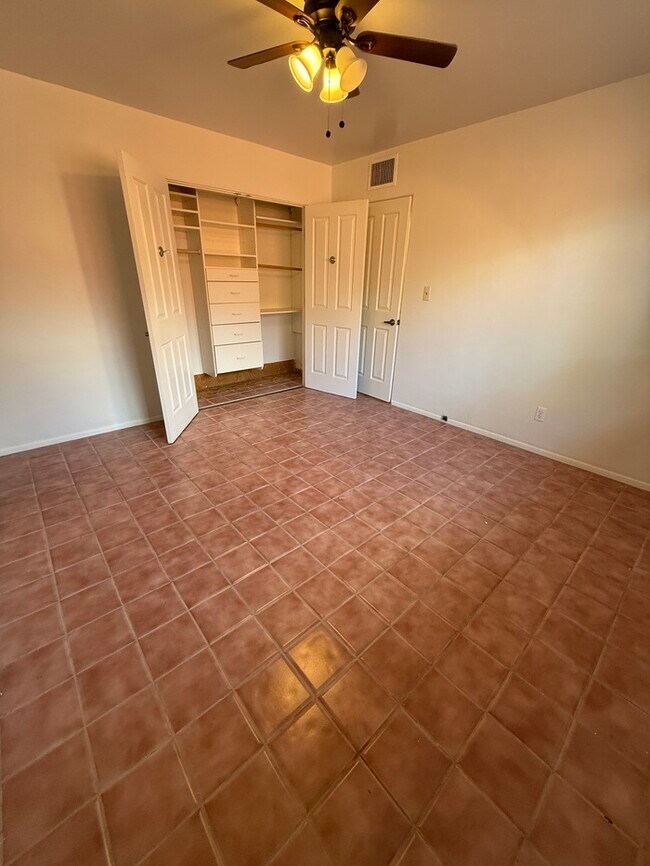 Building Photo - HOUSE FOR RENT