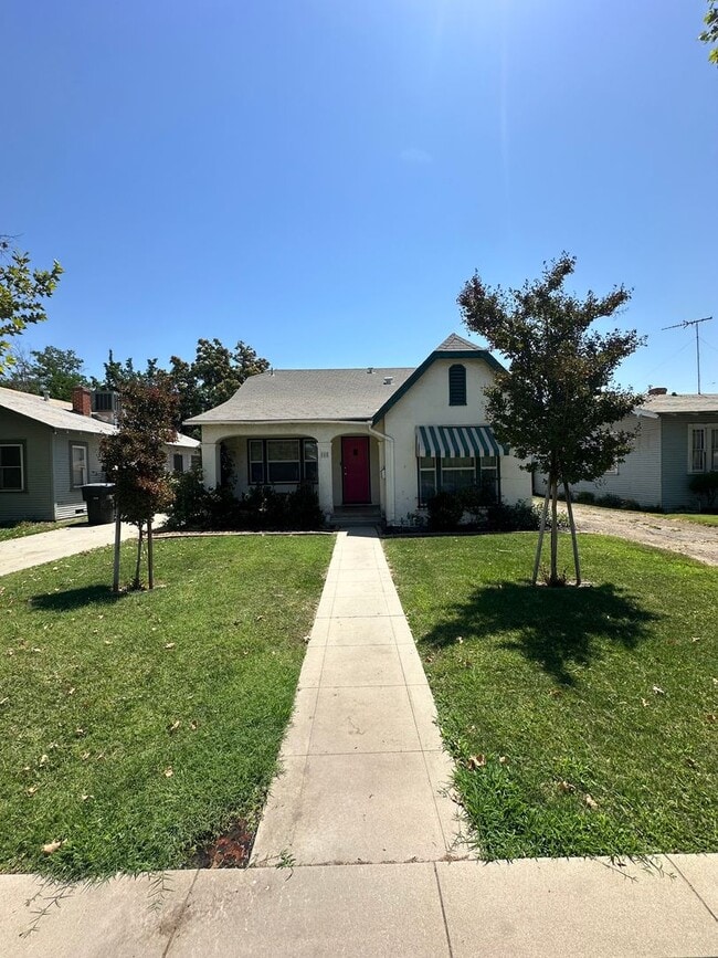 Building Photo - Charming home near down town Visalia comin...