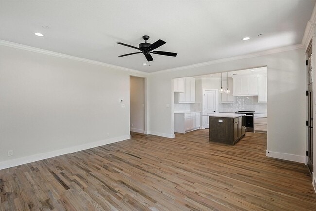 Building Photo - 510 Woodside Trl