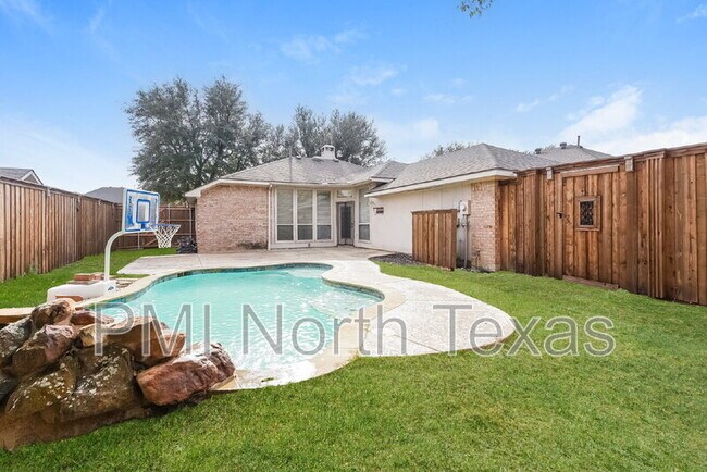 Building Photo - 10706 Robincreek Ln