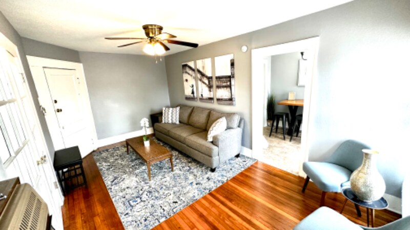 Building Photo - 4405 Woodside St