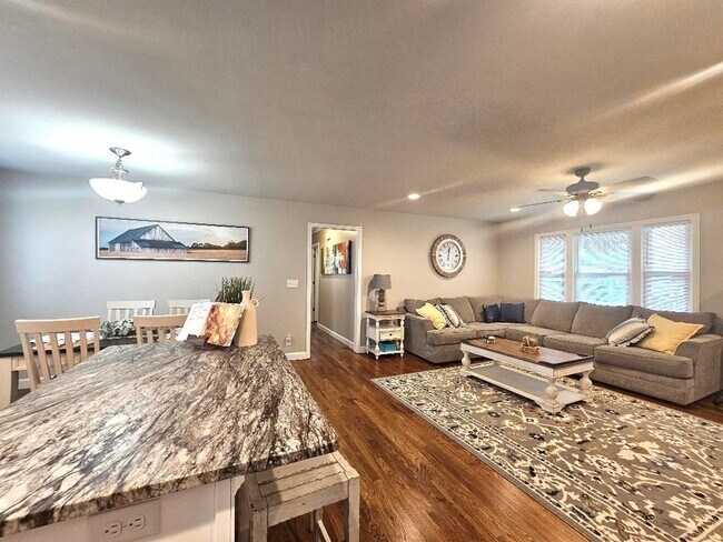 Building Photo - 3 Bedroom home minutes from Prisma Health and Downtown Greenville