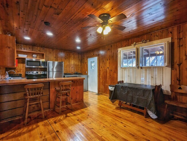 Building Photo - 139 Cradle Rock Rd