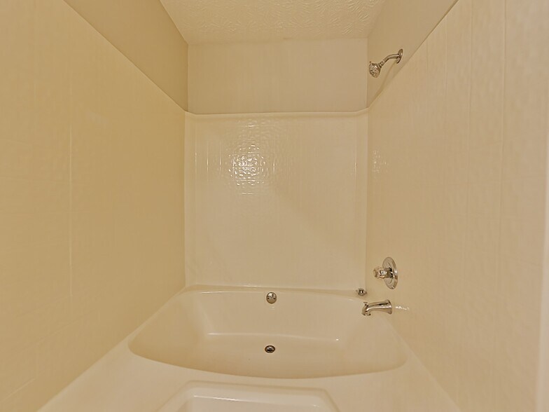 Building Photo - 105 Unity Cove