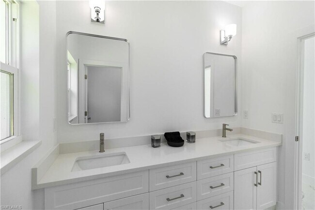 Building Photo - 23117 Hammond Ave