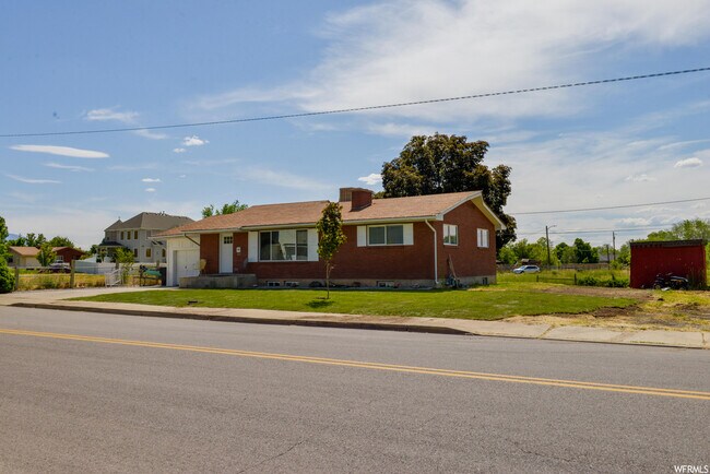 Building Photo - 860 S 800 E St