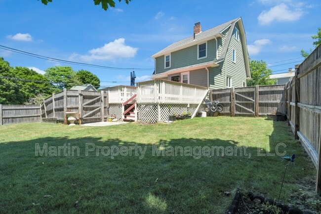 Building Photo - 184 William St