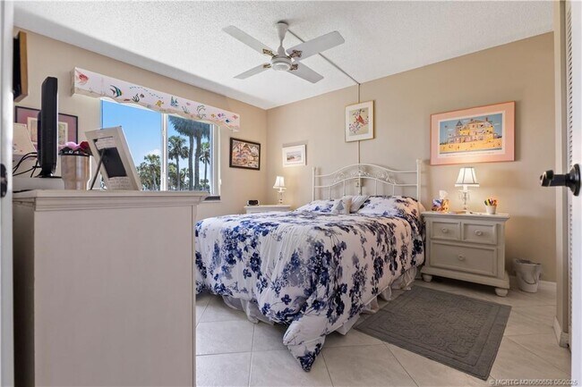 Building Photo - 5571 NE Gulfstream Way