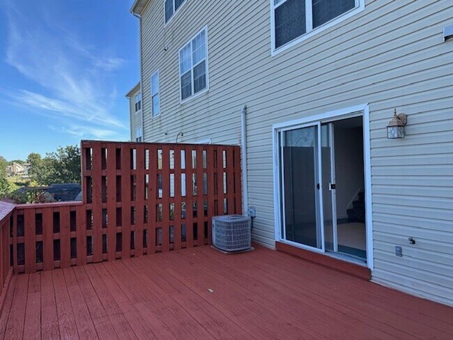 Building Photo - 6212 Spring Knoll Dr