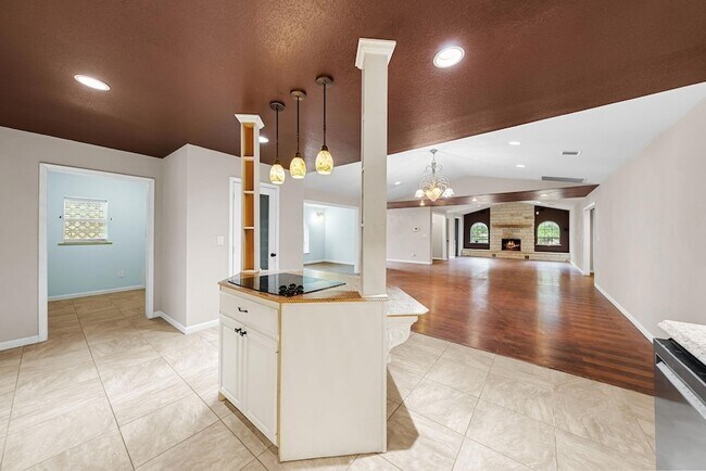 Building Photo - 24369 Bingham Creek Rd